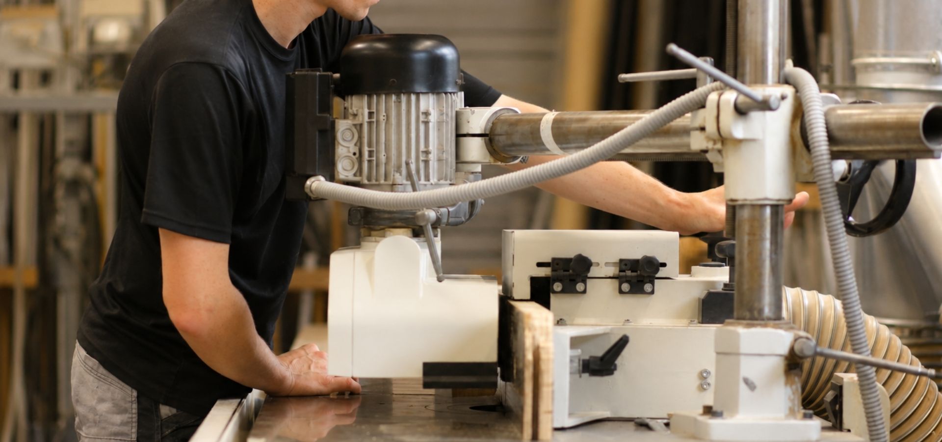 Atelier de menuiserie pour fabrication sur mesure